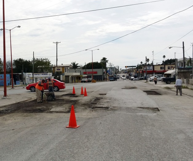 Reanudan acciones de bacheo