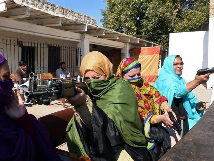 Arman a maestras en Pakistán Arman a maestras en Pakistán