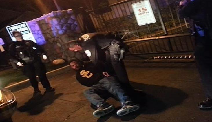 Video: Policías en California golpean brutalmente a un hombre por tocar la bocina Video: Policías en California golpean brutalmente a un hombre por tocar la bocina