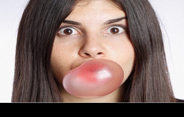 Mascar chicle podría reducir las bacterias bucales Mascar chicle podría reducir las bacterias bucales