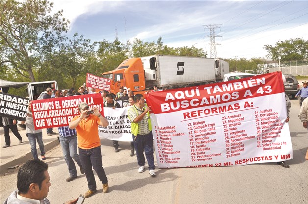 Cumplen amenaza:cierran los puentes