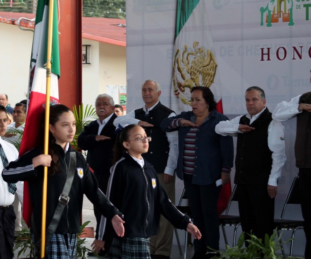 ‘Los 3 órdenes de gobierno trabajamos en mejorar la educación’: Torres Salinas