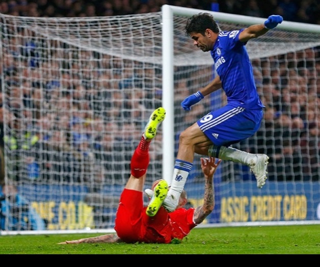 Liga Inglesa de Futbol acusa de conducta violenta a Diego Costa