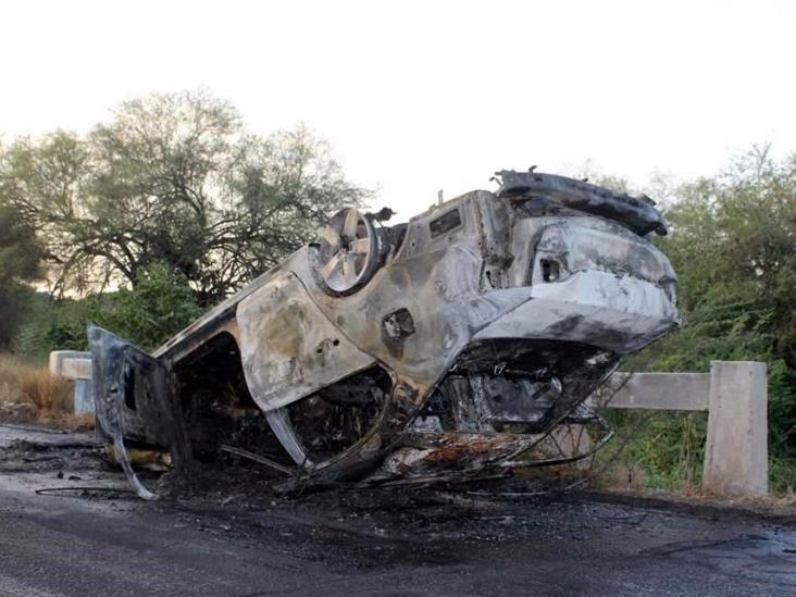 Queman autos por operativo en Michoacán Queman autos por operativo en Michoacán