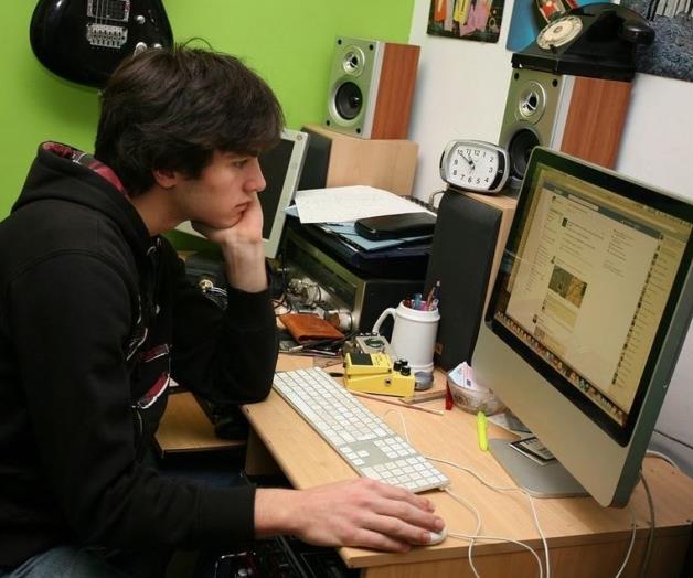 El fracaso escolar es mayor entre los alumnos enganchados a internet El fracaso escolar es mayor entre los alumnos enganchados a internet