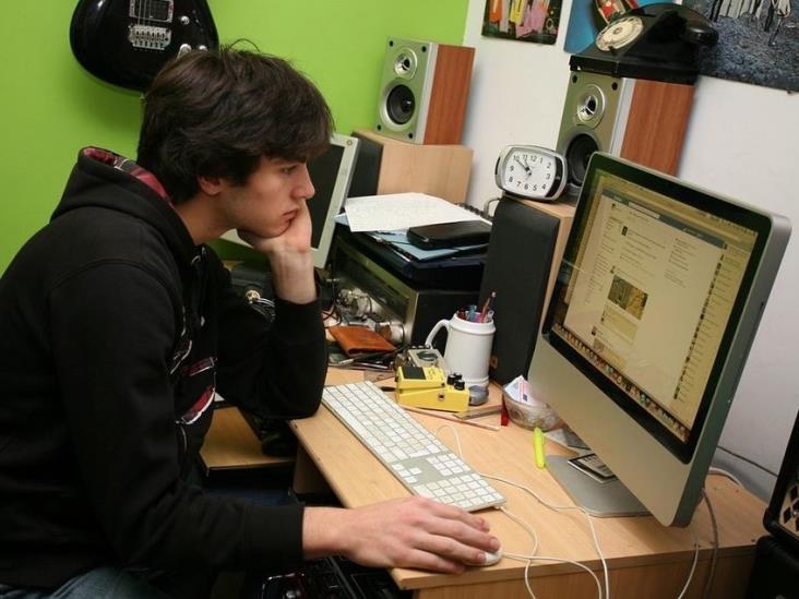 El fracaso escolar es mayor entre los alumnos enganchados a internet El fracaso escolar es mayor entre los alumnos enganchados a internet