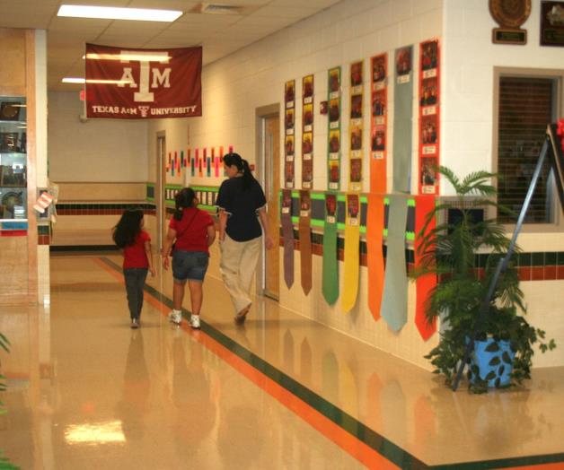 Apoyan distritos a los estudiantes migrantes