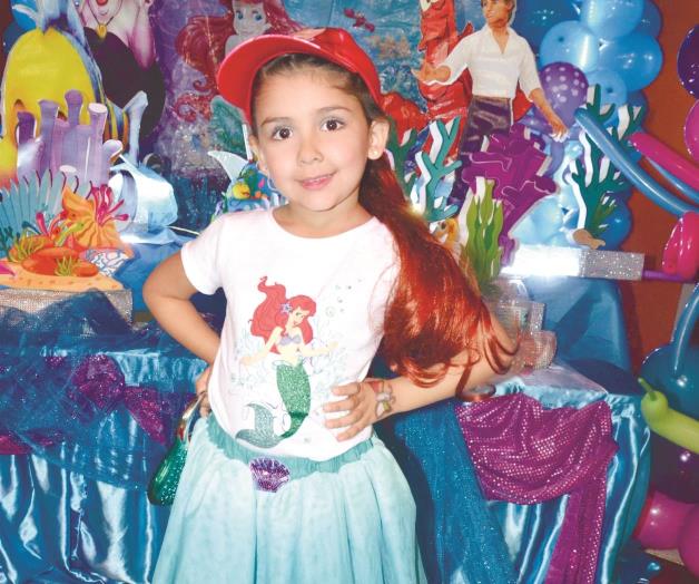 Carla Chávez Festeja bajo del mar con Ariel Carla Chávez Festeja bajo del mar con Ariel