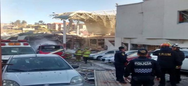 Osorio Chong recorre la zona afectada por explosión en hospital Osorio Chong recorre la zona afectada por explosión en hospital