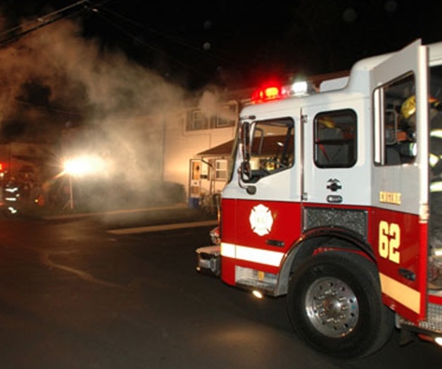 Bomberos convirtieron a mujer paramédico en esclava sexual; la compartían en horas de trabajo Bomberos convirtieron a mujer paramédico en esclava sexual; la compartían en horas de trabajo