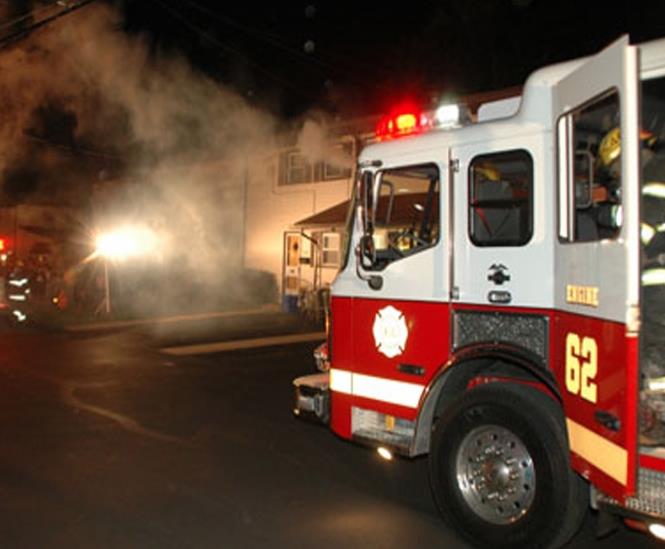Bomberos convirtieron a mujer paramédico en esclava sexual; la compartían en horas de trabajo Bomberos convirtieron a mujer paramédico en esclava sexual; la compartían en horas de trabajo