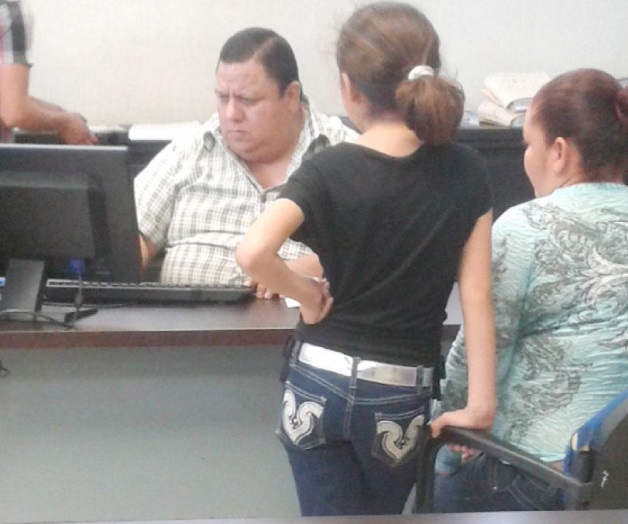 La agarra a golpes pareja de vecinos La agarra a golpes pareja de vecinos