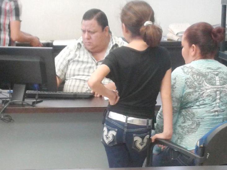 La agarra a golpes pareja de vecinos La agarra a golpes pareja de vecinos