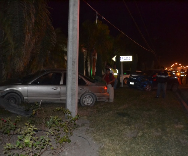 Cuantiosos dañosen encontronazoal invadir el carril