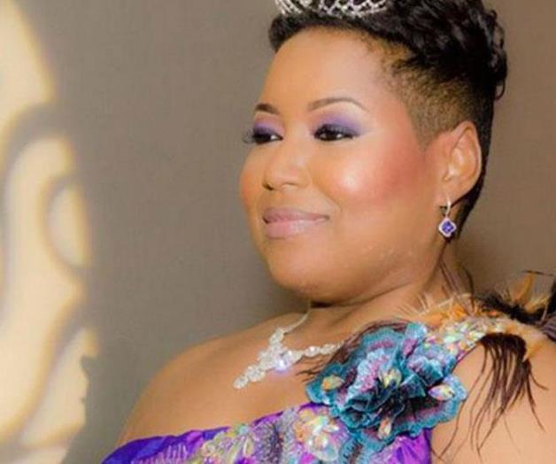 Una mujer se casa consigo misma en EU al cumplir los 40 años sin pareja