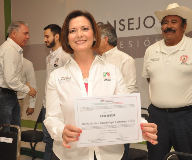 Da el PRI constanciaa María E. Camargocomo precandidata Da el PRI constanciaa María E. Camargocomo precandidata