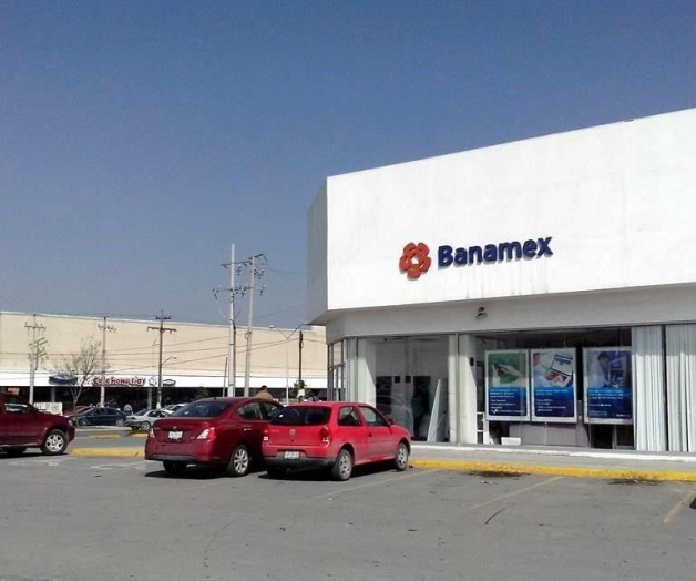 Plagian a mujer para asaltar banco Plagian a mujer para asaltar banco