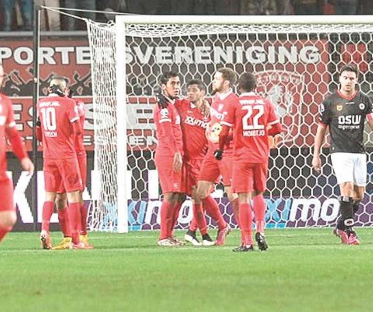 El ‘Tecatito’ anota pero Twente pierde El ‘Tecatito’ anota pero Twente pierde