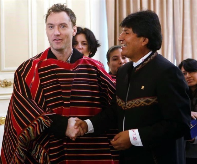 Muestra Jude Law look andino en Bolivia Muestra Jude Law look andino en Bolivia