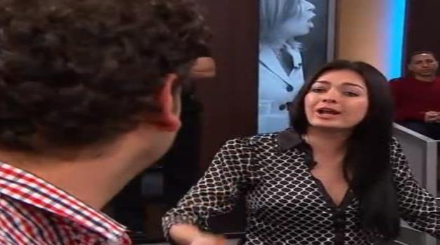 VIDEO: Funcionaria de Chihuahua aparece llorando en Talk Show de Miami; la despiden VIDEO: Funcionaria de Chihuahua aparece llorando en Talk Show de Miami; la despiden