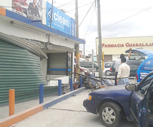 Se mete a localen camioneta Se mete a localen camioneta