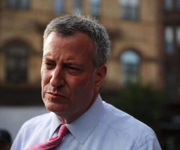 Expresa alcalde de NY apoyo total a programas a favor de inmigrantes