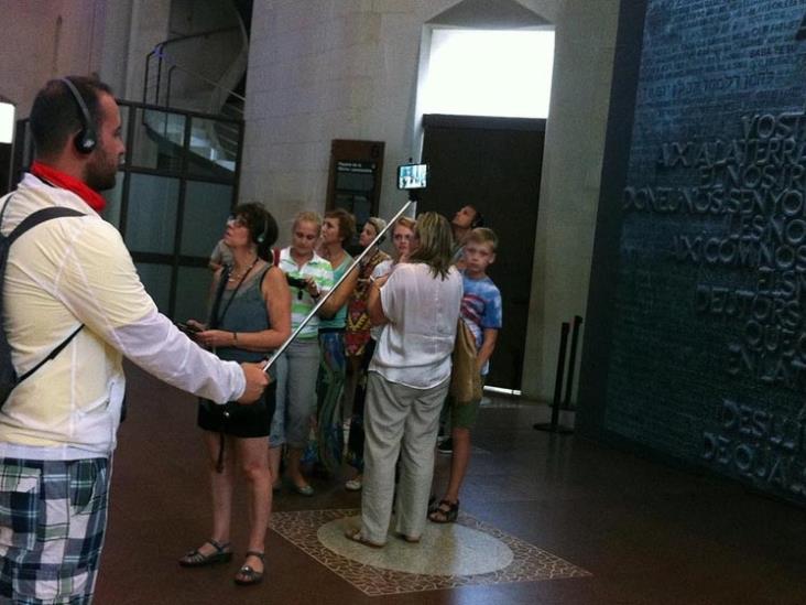 Más museos prohíben el uso del palo para selfies Más museos prohíben el uso del palo para selfies
