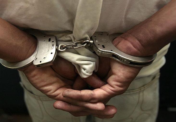 Aprehenden a presunto homicida en Cancún y lo trasladan al DF Aprehenden a presunto homicida en Cancún y lo trasladan al DF