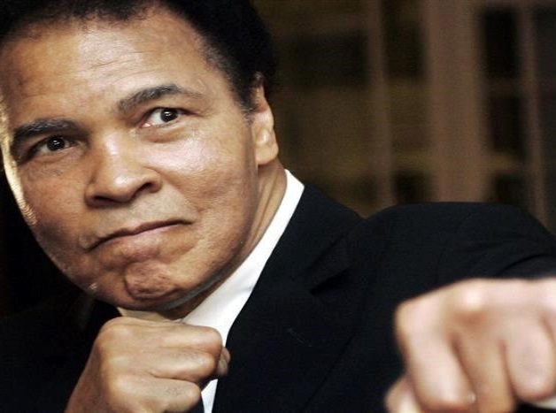 Firma Ali con marca deportiva Firma Ali con marca deportiva