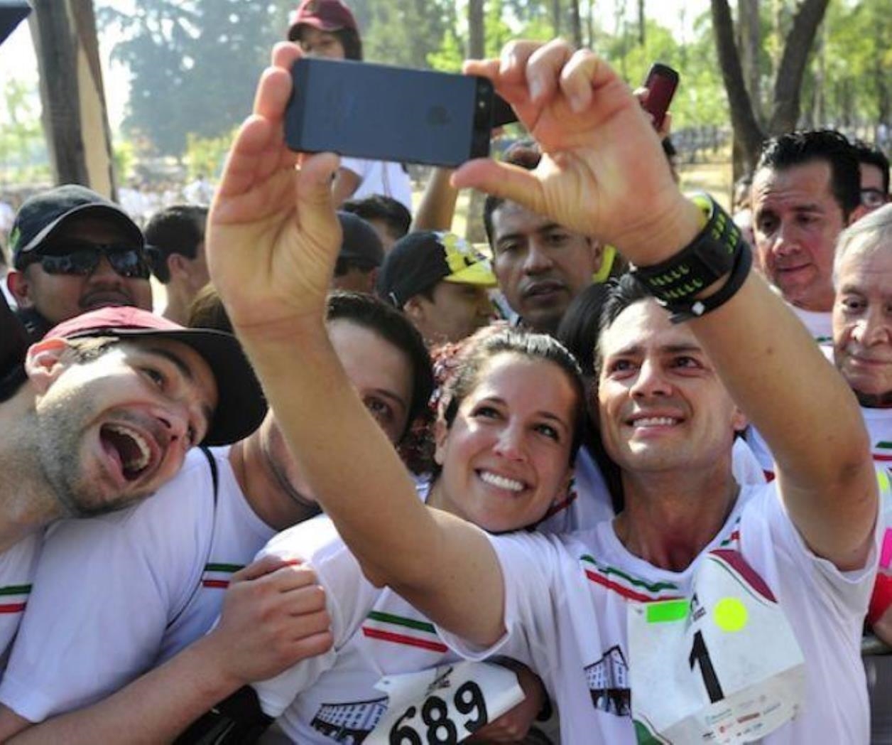 Prohíben ‘selfies’ por brote de piojos