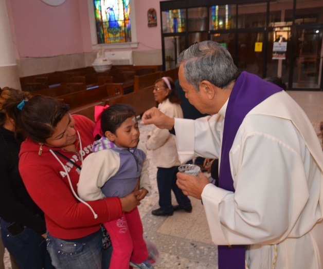 Cumplen católicoscon ritual de ceniza