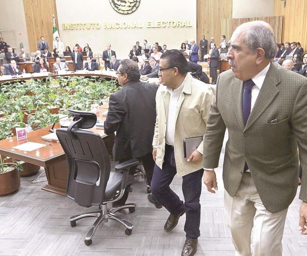 Paran en INE debate de planes sociales