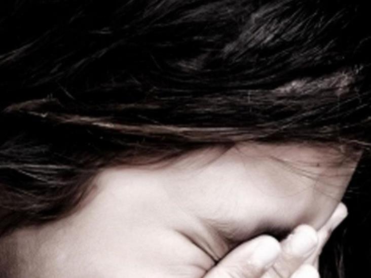 Mujer entra a primaria y arroja ácido en la cara de una niña Mujer entra a primaria y arroja ácido en la cara de una niña