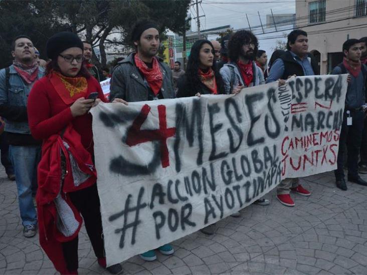 A cinco meses de desaparición de normalistas, organizan nueva marcha A cinco meses de desaparición de normalistas, organizan nueva marcha