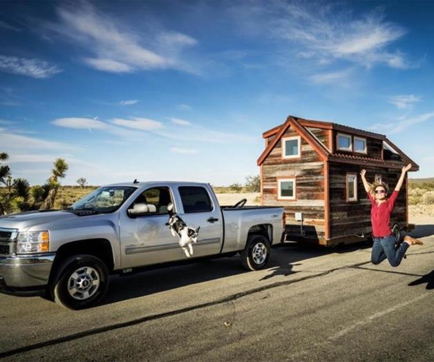 La pequeña casa rodante en la que una pareja recorre América del Norte