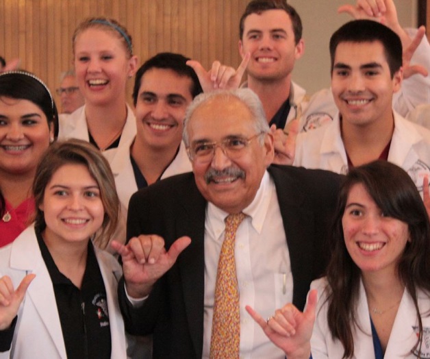 Escuela de medicina a punto de la acreditación Escuela de medicina a punto de la acreditación