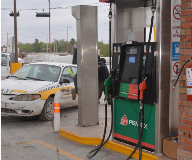 Taxistas, más beneficiadoscon baja en el combustible