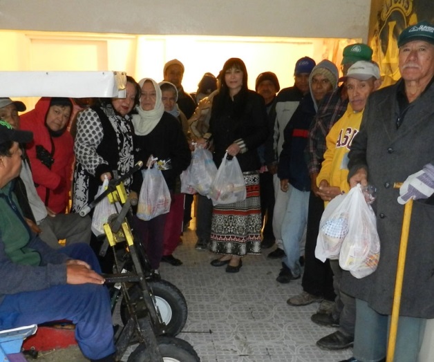 Adelanta Club de Leonesla entrega de despensas Adelanta Club de Leonesla entrega de despensas