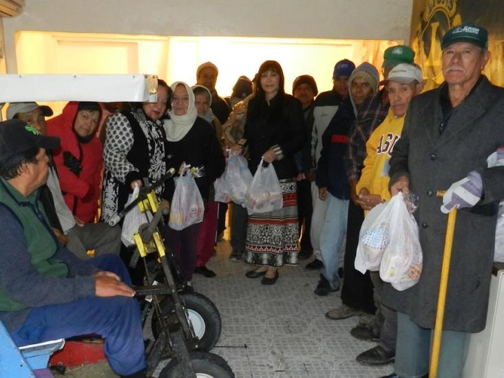 Adelanta Club de Leonesla entrega de despensas Adelanta Club de Leonesla entrega de despensas