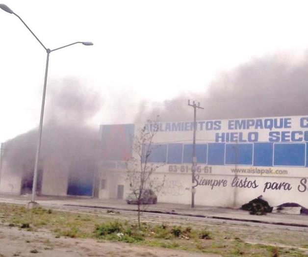 Reportan incendio en fábricade hielo seco en García, N.L.