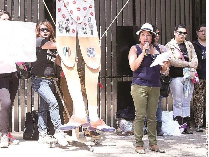 MEDINA MORA: Una historia de cargos al vapor MEDINA MORA: Una historia de cargos al vapor