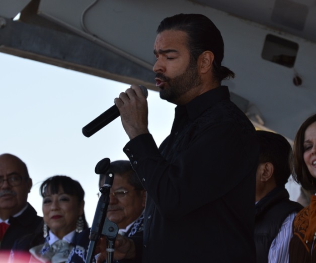 Entonan himno mexicanoen el Saludo Binacional