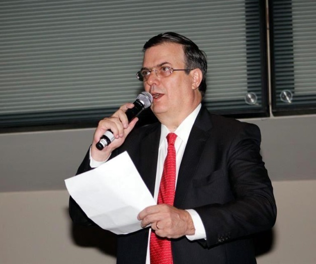Presenta Ebrard renuncia al PRD Presenta Ebrard renuncia al PRD