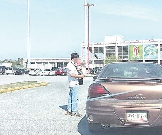 Molesta cobro de estacionamiento