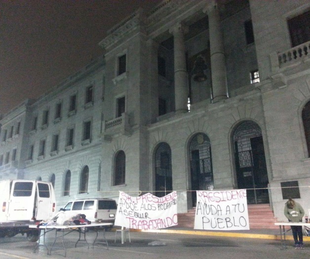 Amanece plantón frente a alcaldía de Tampico
