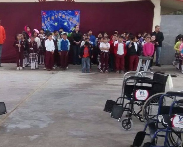 Llevan ‘Te presto mis zapatos’y cortes de cabello a escuelas