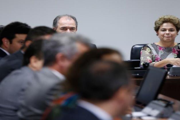 En medio de dificultades, Rousseff pide renovar fe en Brasil En medio de dificultades, Rousseff pide renovar fe en Brasil