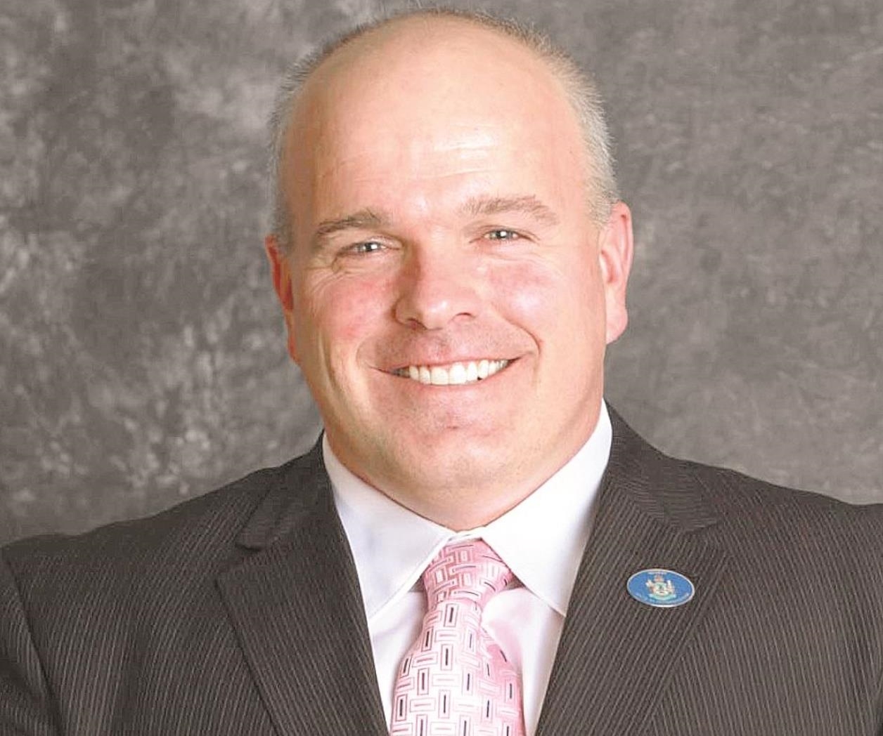 Le piden renuncie, por ofender a Obama 