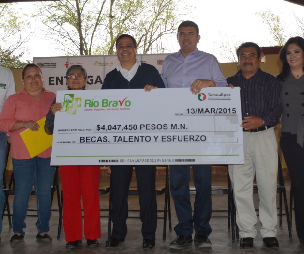 Premian con becas‘Esfuerzo y Talento’
