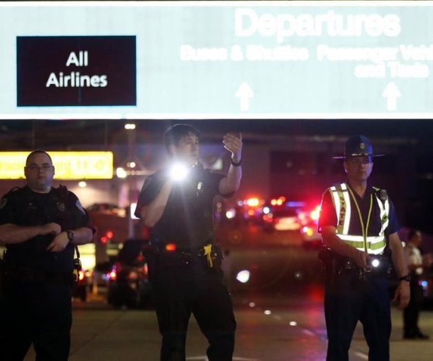 Ataca a agentes y le disparan en Orleans